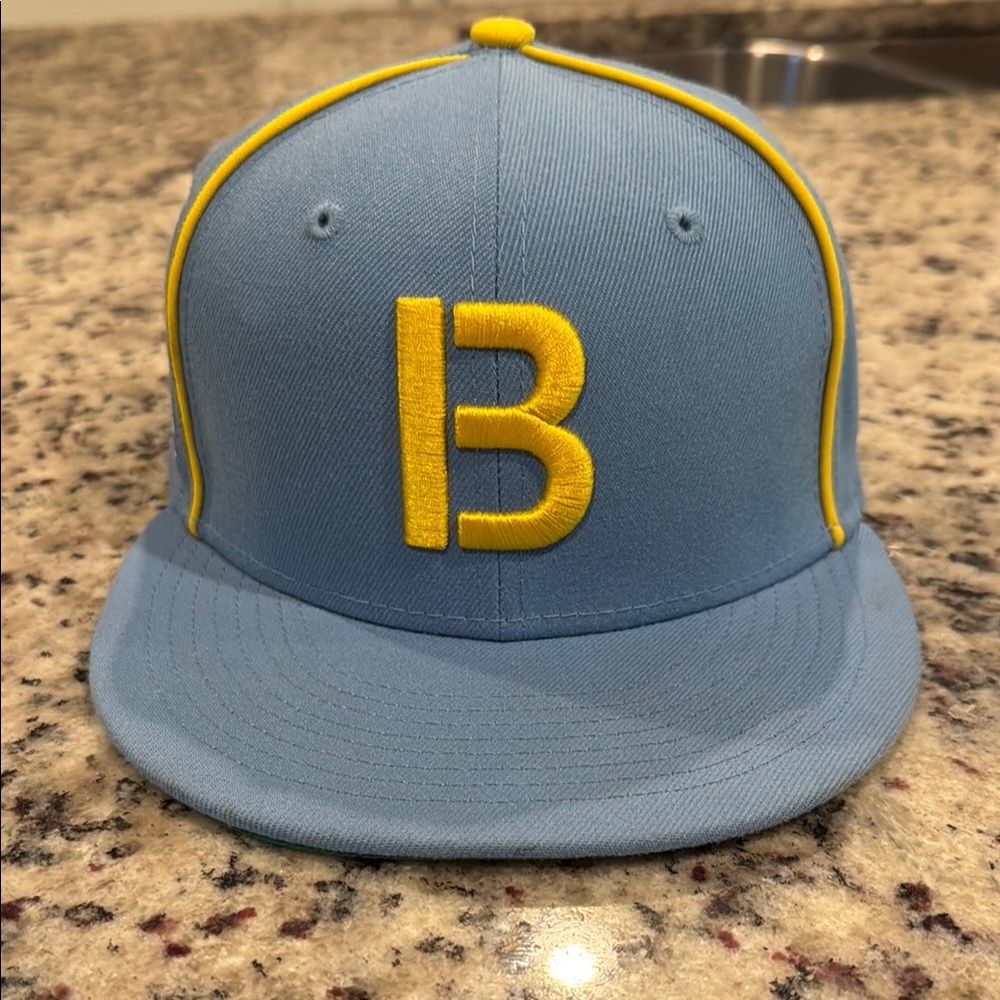 Boston Red Sox City Connect like new 6 7/8 cap